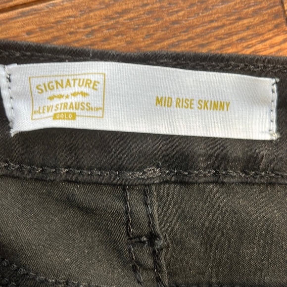 Signature by Levi Strauss Co. Black Jeans Gold Label Womens Shaping 16M - Picture 2 of 7